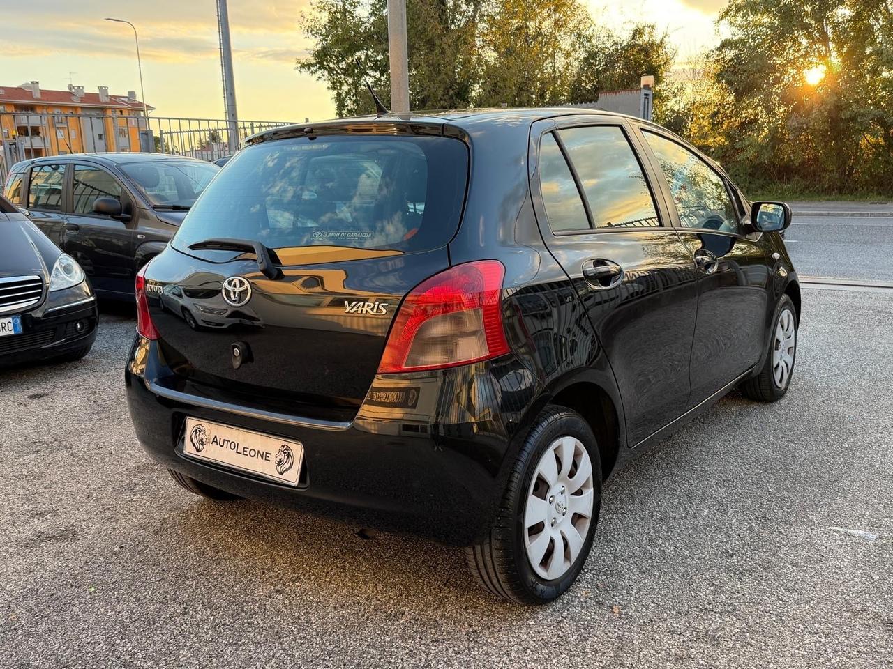 Toyota Yaris 1.0 5 porte Sol
