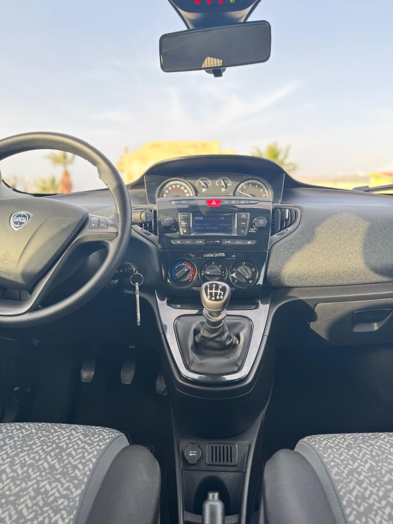 Lancia Ypsilon 1.0 FireFly 5 porte S&S Hybrid Ecochic Silver
