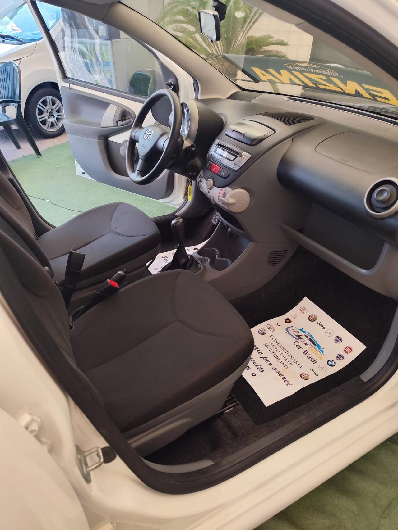Toyota Aygo 1.0 12V VVT-i 5 porte Now Connect