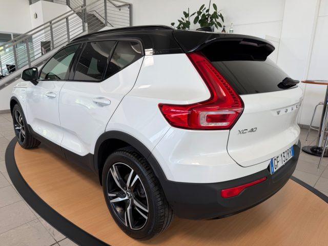 VOLVO XC40 T5 Recharge Plug-in Hybrid R-design