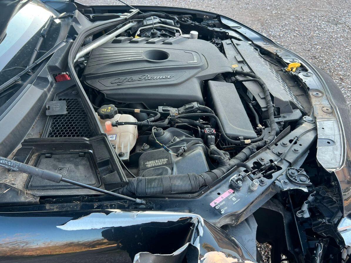 Alfa Romeo Giulia 2.2 Turbodiesel 180 CV AT8 Business Sport Launch Ed.