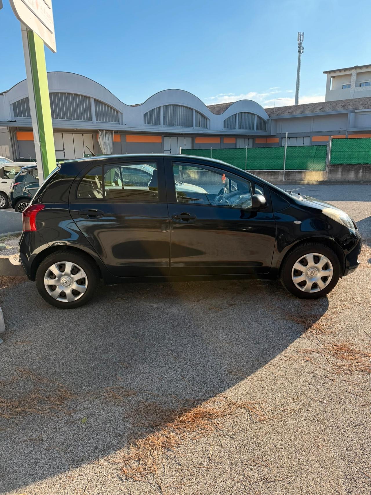 Toyota Yaris 1.0 5 porte Now