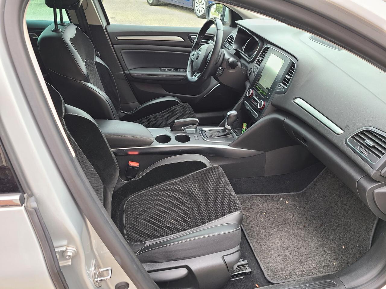 Renault Megane 1.5 diesel cambio automatico anno 2017 euro 6b
