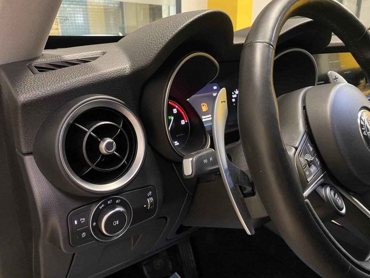 Alfa Romeo Stelvio 2.2 Turbodiesel 160 CV AT8 RWD Sport-Tech