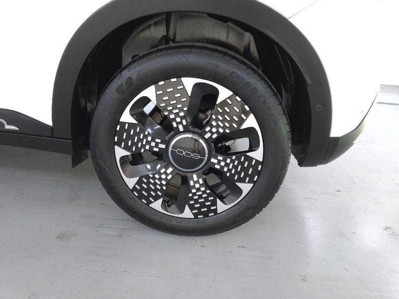 FIAT 600 1.2 hybrid La Prima 110cv auto