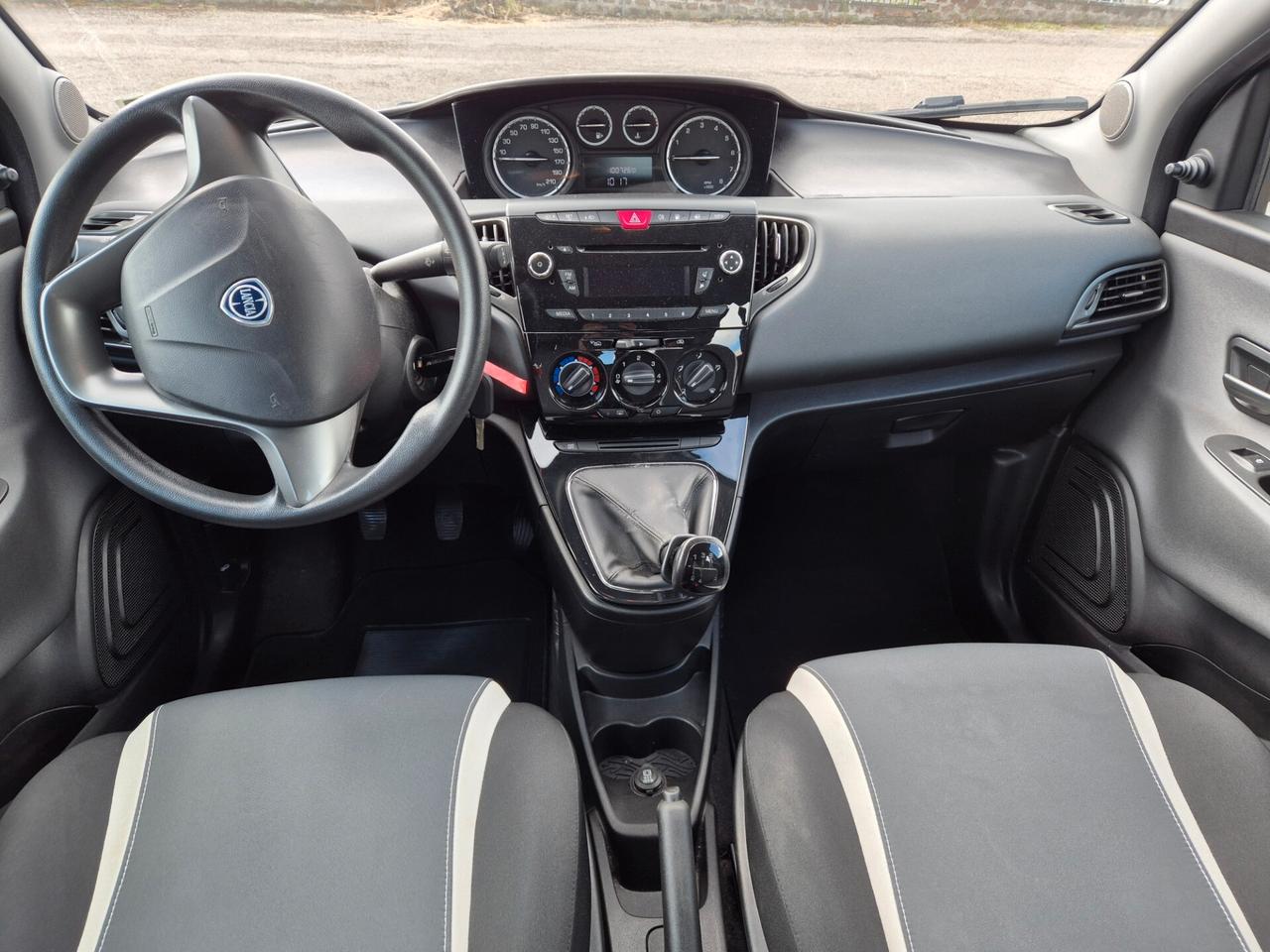 Lancia Ypsilon 1.2 69 CV 5 porte GPL Ecochic Silver