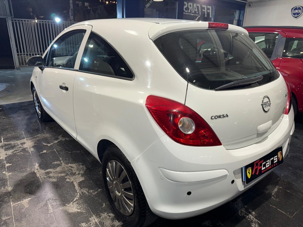 Opel Corsa 1.2 3 porte b-color