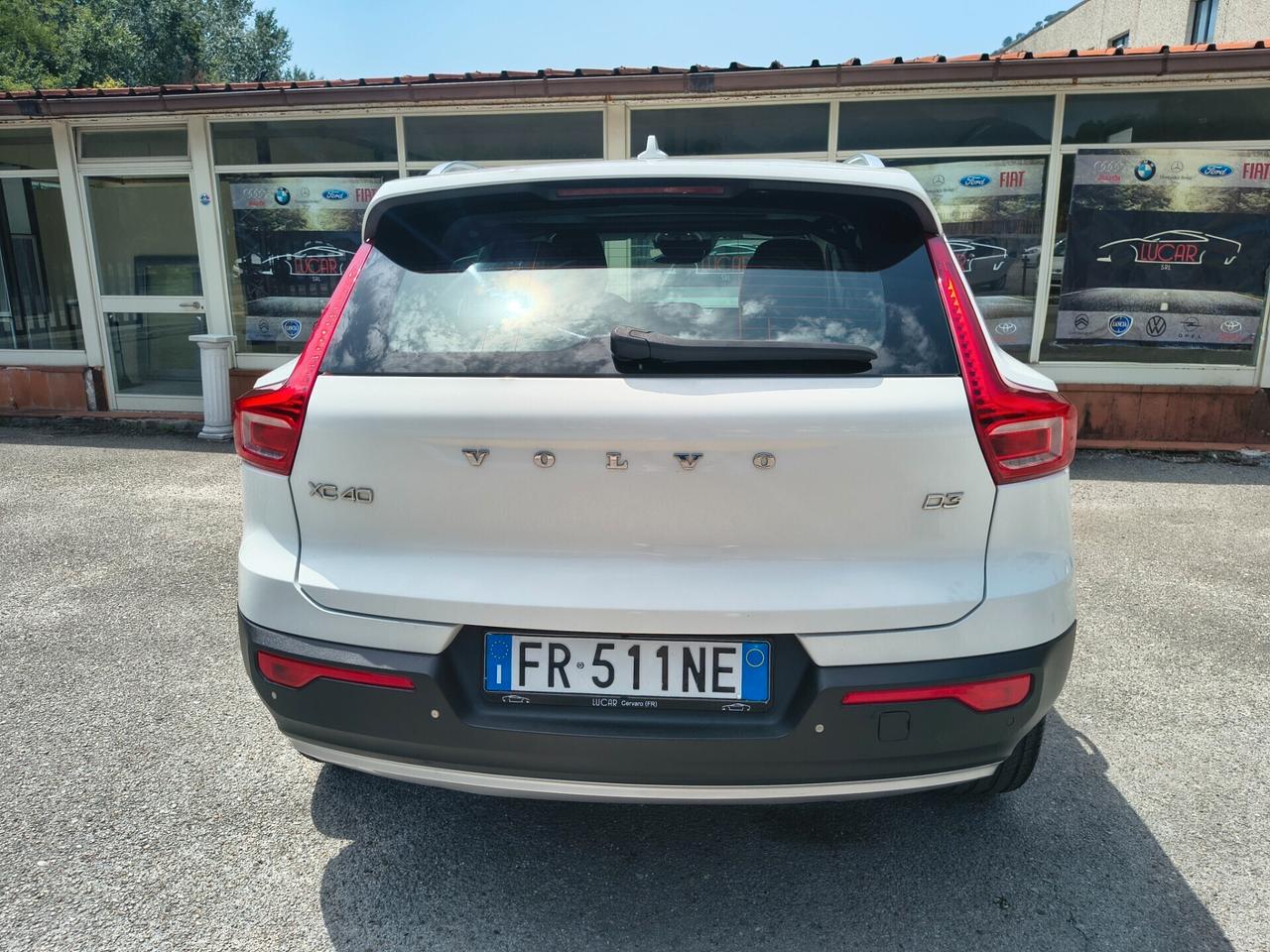 VOLVO XC40 D3 MOMENTUM "MAI VISTA UNA SIMILE"