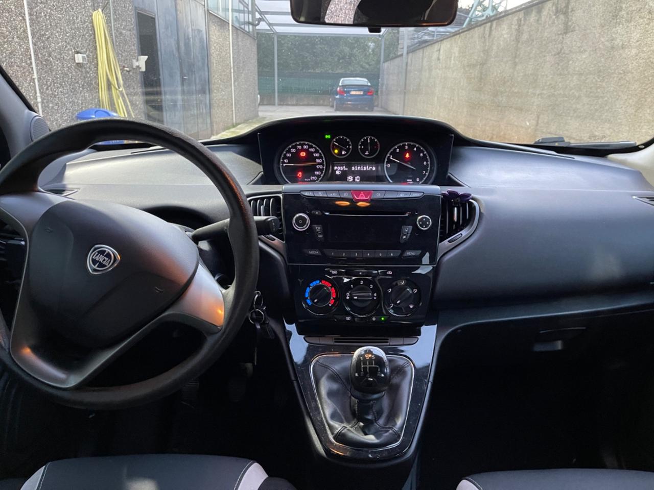 Lancia Ypsilon 1.2 benzina euro6b neopatentati