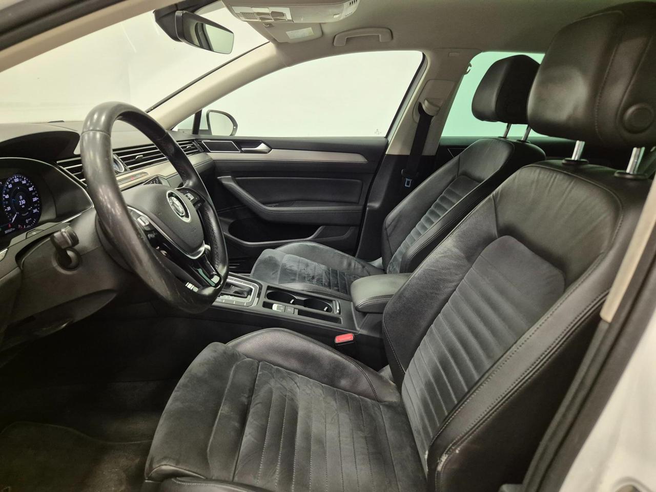 Volkswagen Passat Variant 2.0 tdi Highline 150cv dsg - ACC/Lim - Carplay - Sens. Park.