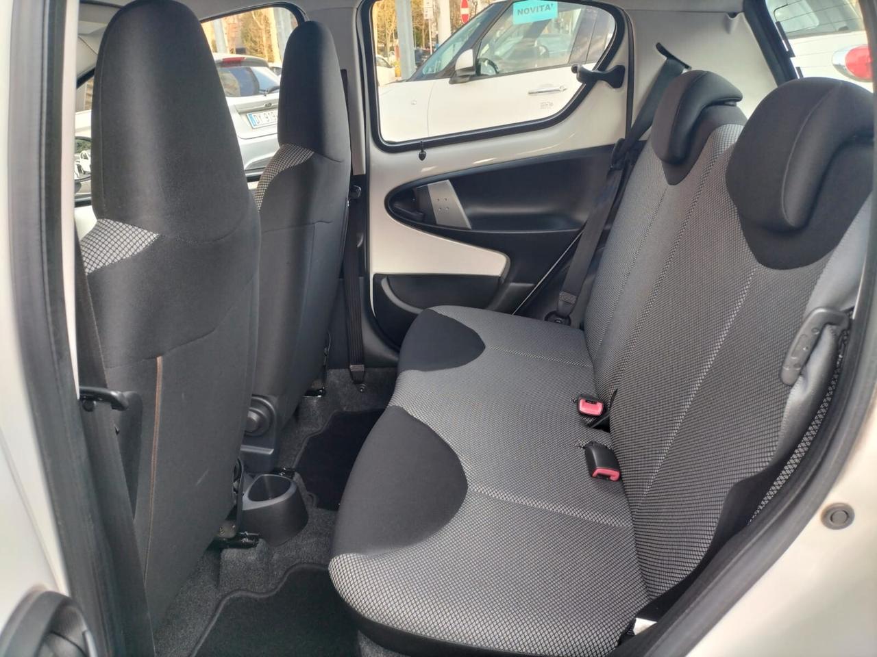 Toyota Aygo 1.0 VVT-i 69 CV 5 porte x-cool MMT
