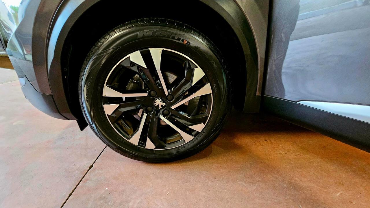 Peugeot 2008 PureTech 130 S&S Allure Navi Pack