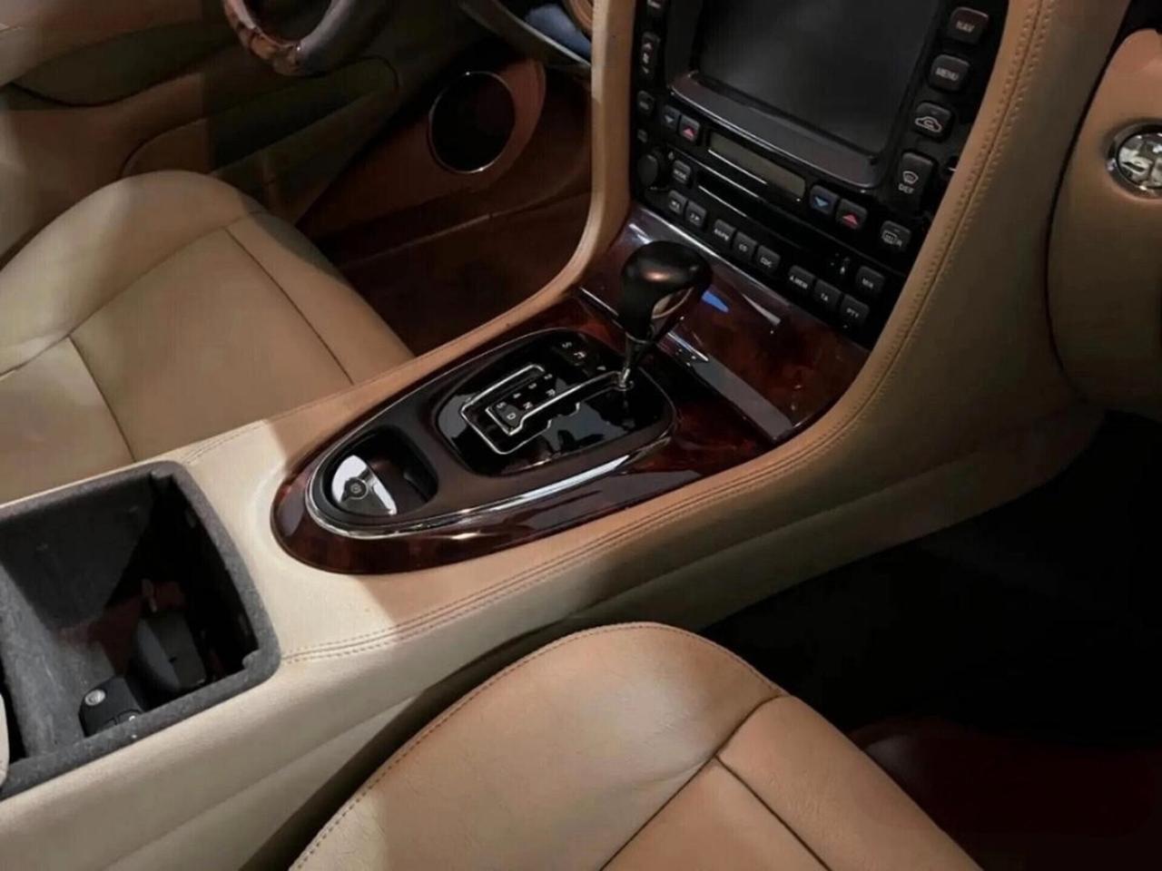 Jaguar XJ 2.7 D V6 cat LWB Sovereign Perfetta