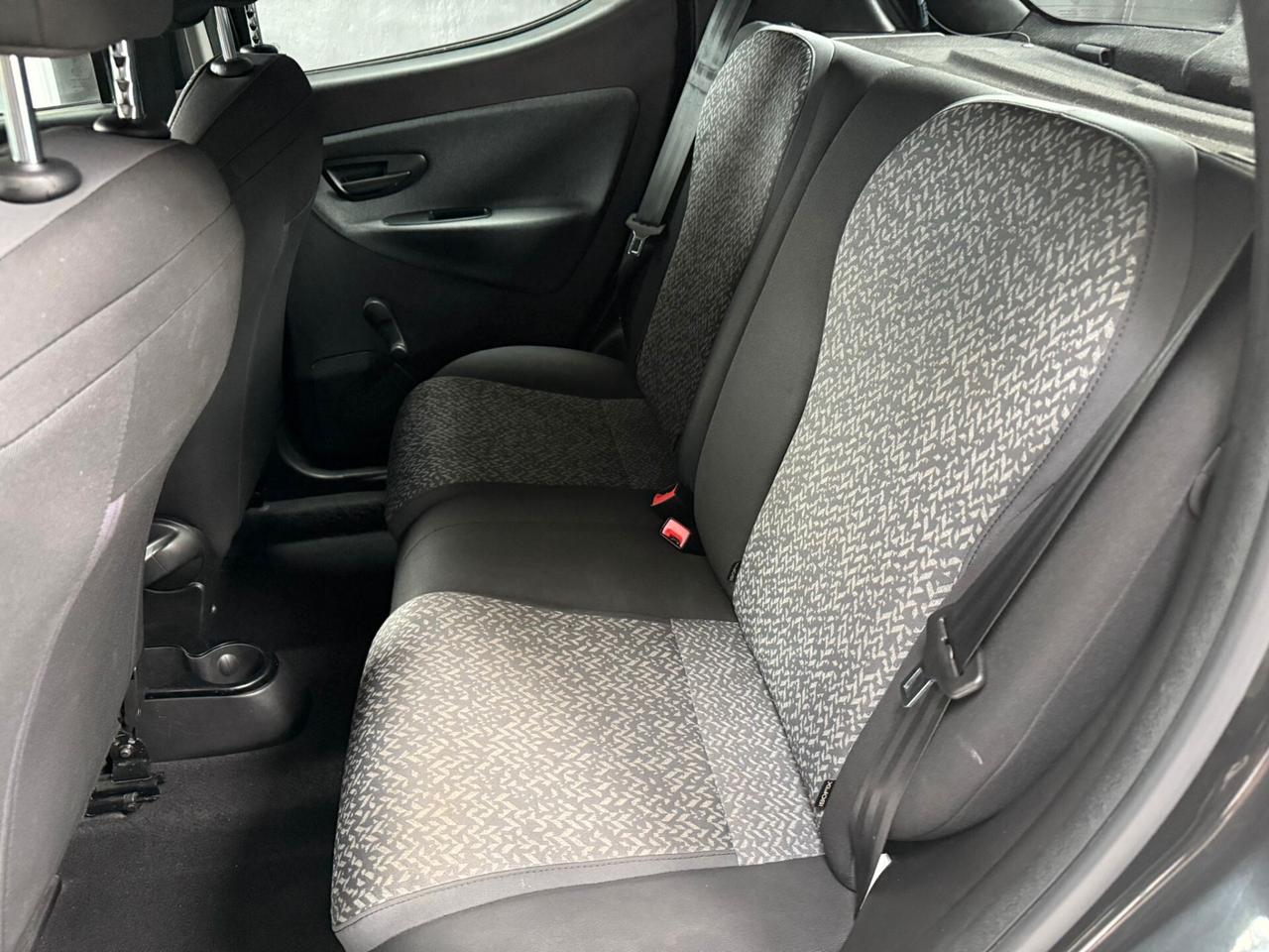 Lancia Ypsilon 1.0 FireFly 5 porte S&S Hybrid Ecochic Silver