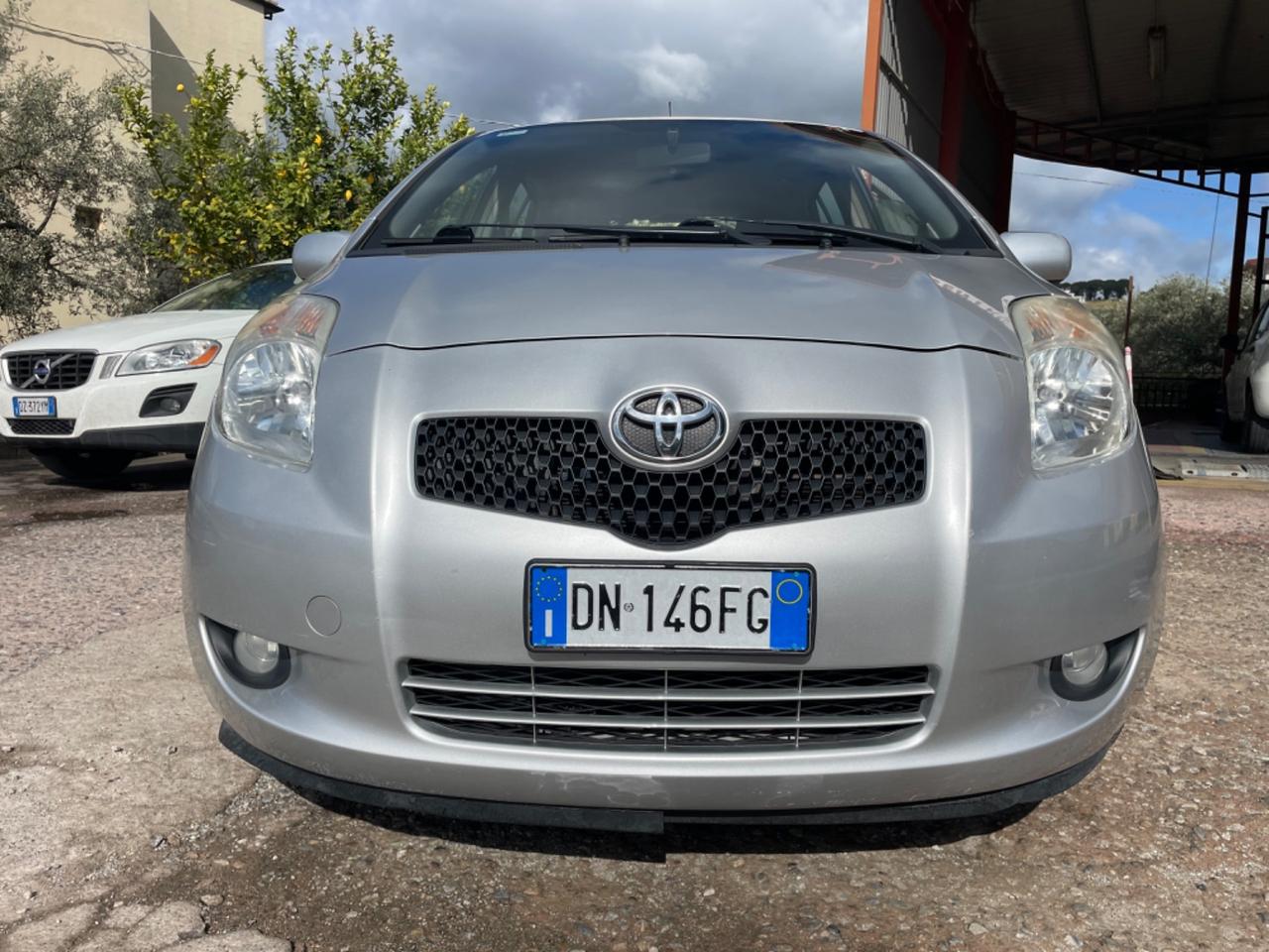 Toyota Yaris 1.3 5 porte Sol CAMBIO AUTOMATICO