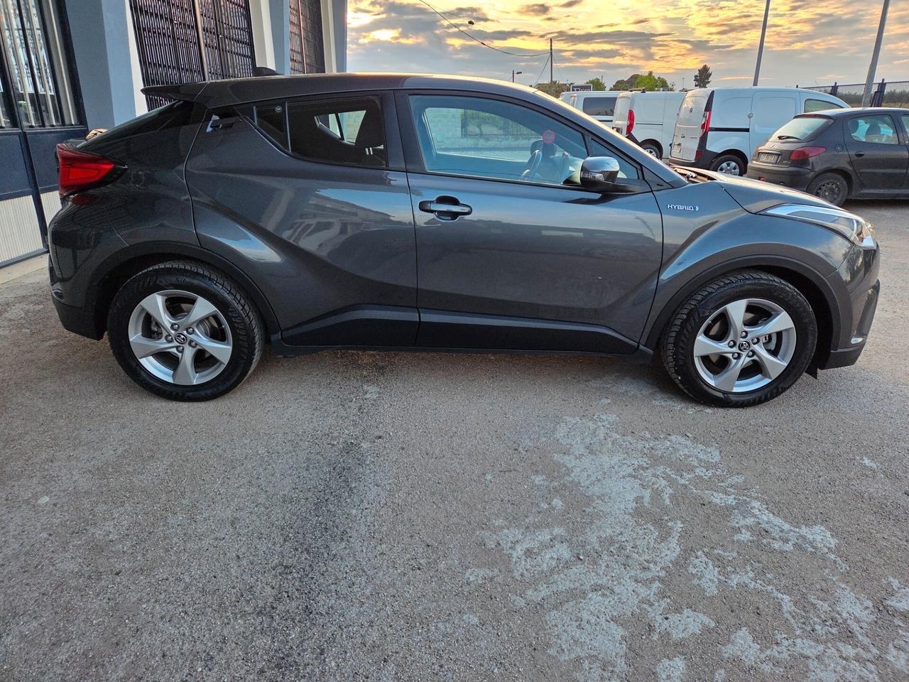 Toyota C-HR 1.8 Hybrid E-CVT Active