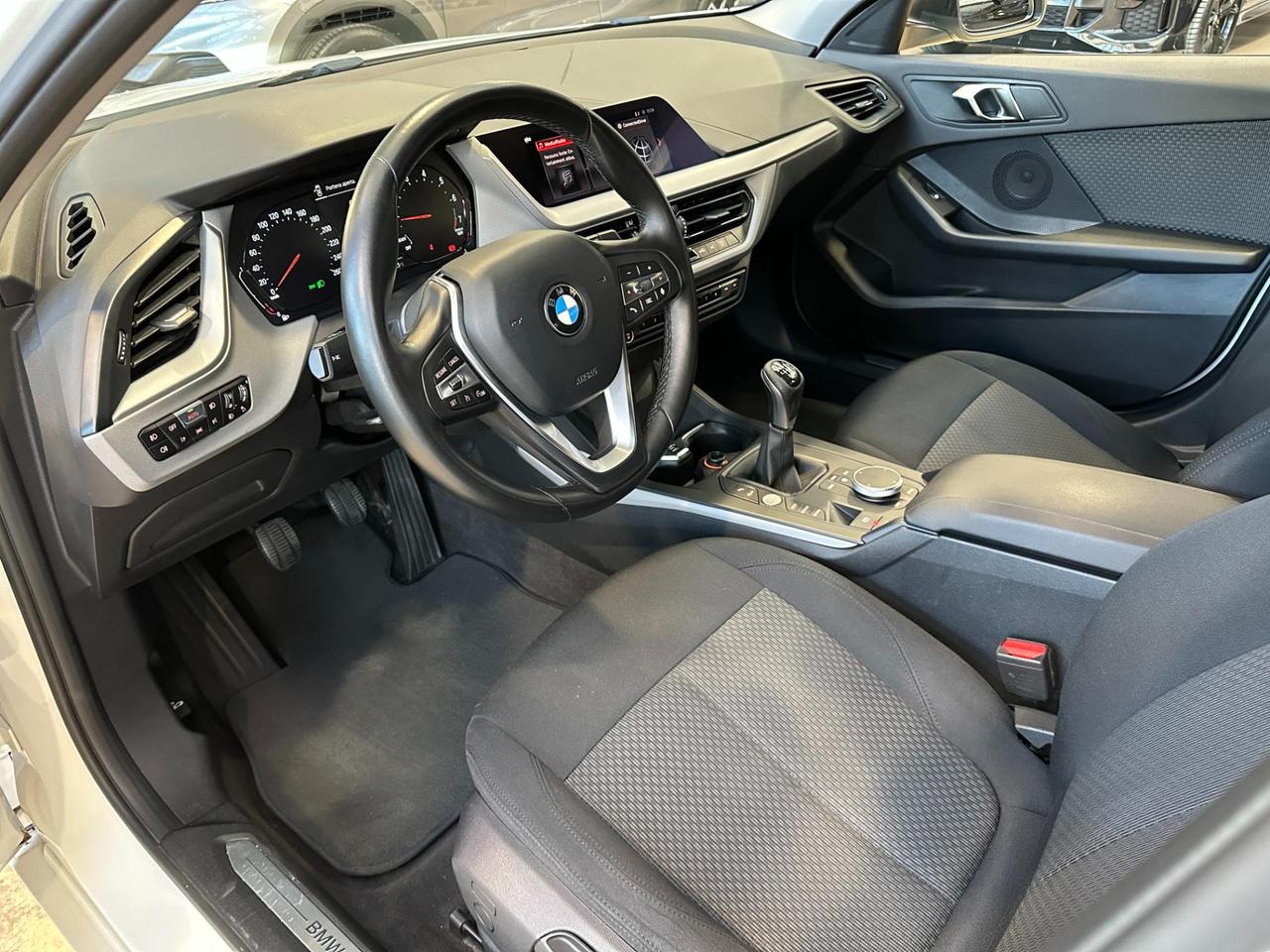 BMW 118 i Advantage - LED - 17"