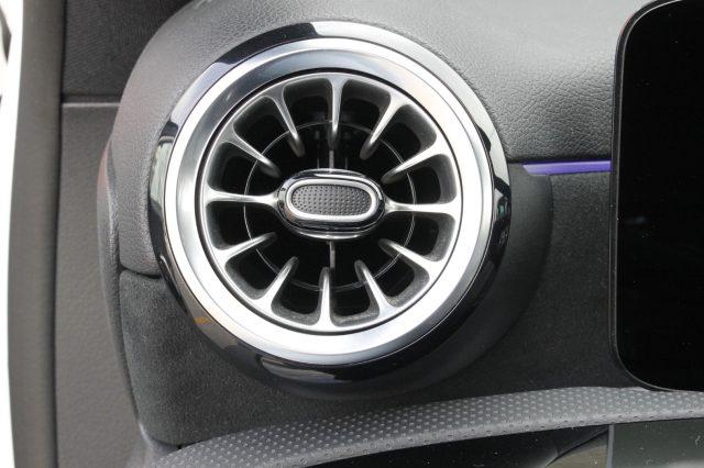 MERCEDES-BENZ A 180 dAutomatic AMGLine Premium Night Edition Uniprop.