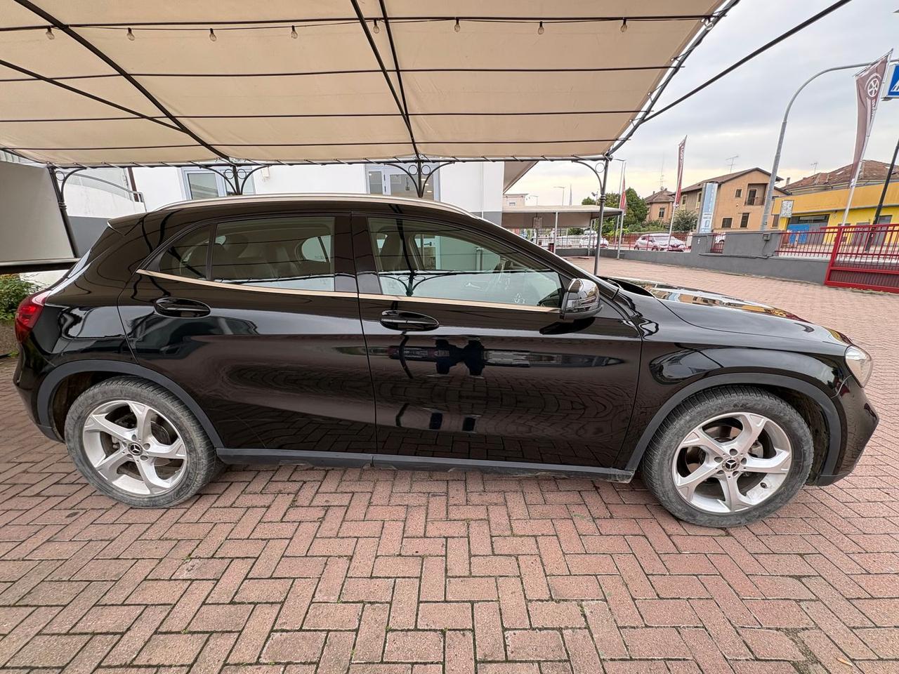 Mercedes-Benz GLA 200 200 D Premium #50687