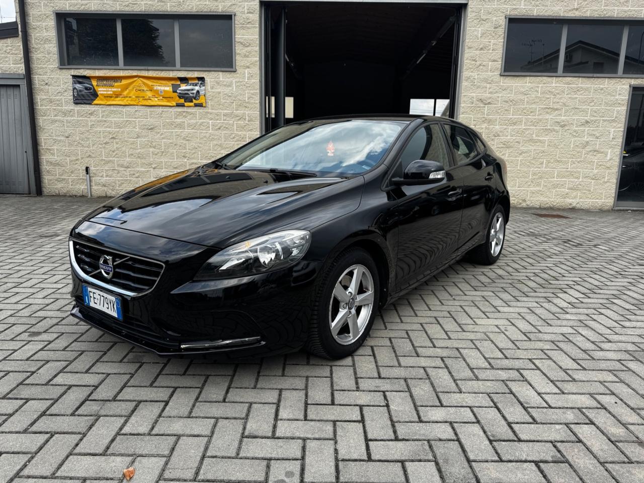 Volvo V40 D2 R-design Momentum