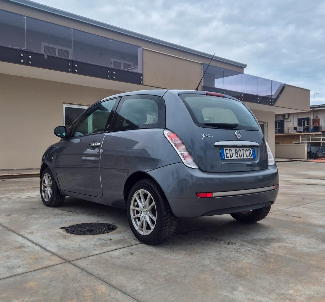 Lancia Ypsilon 1.3 MJT 75 CV Platino
