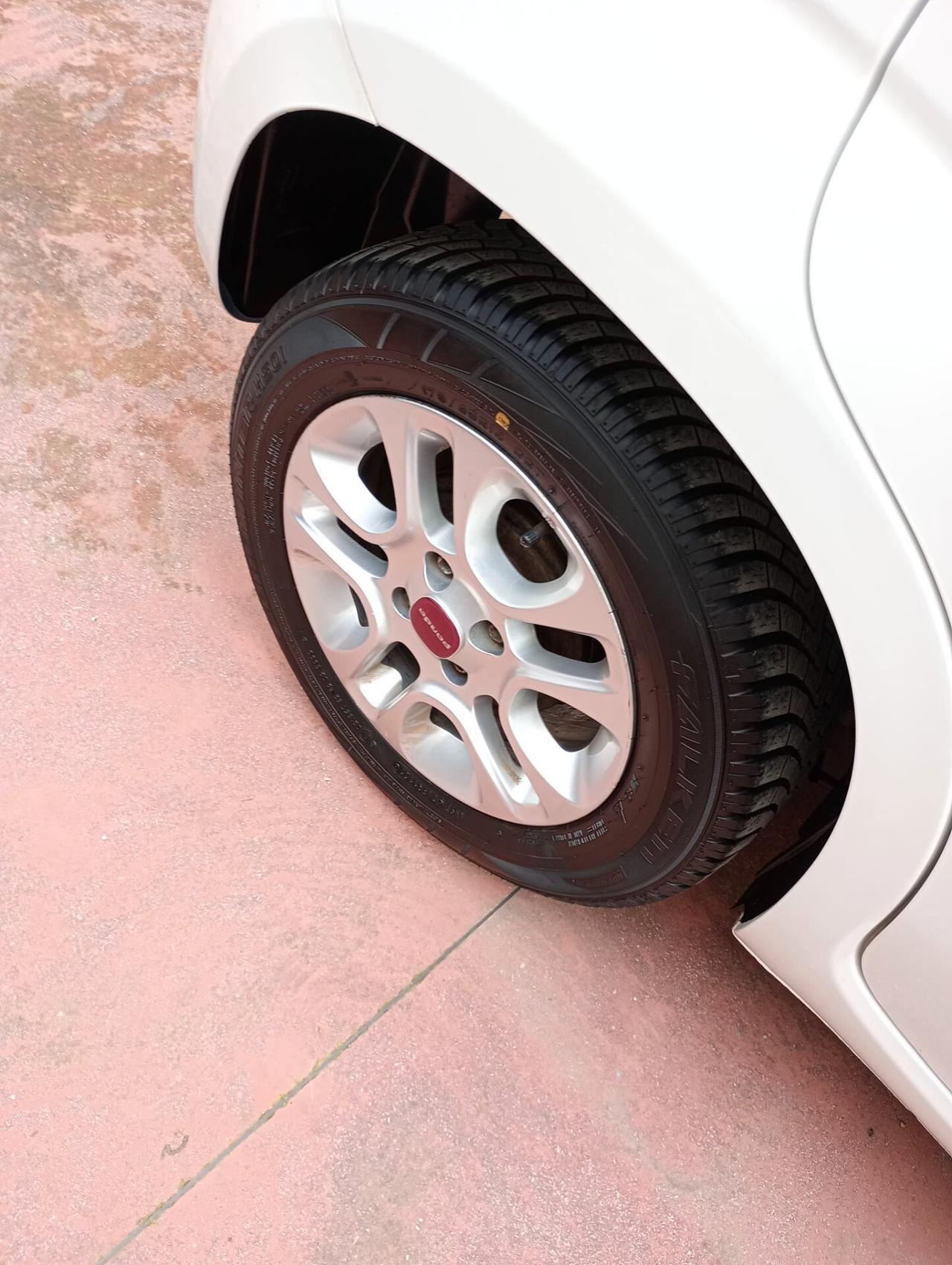 Fiat Panda 1.2 Lounge uconnect,pari al nuovo.