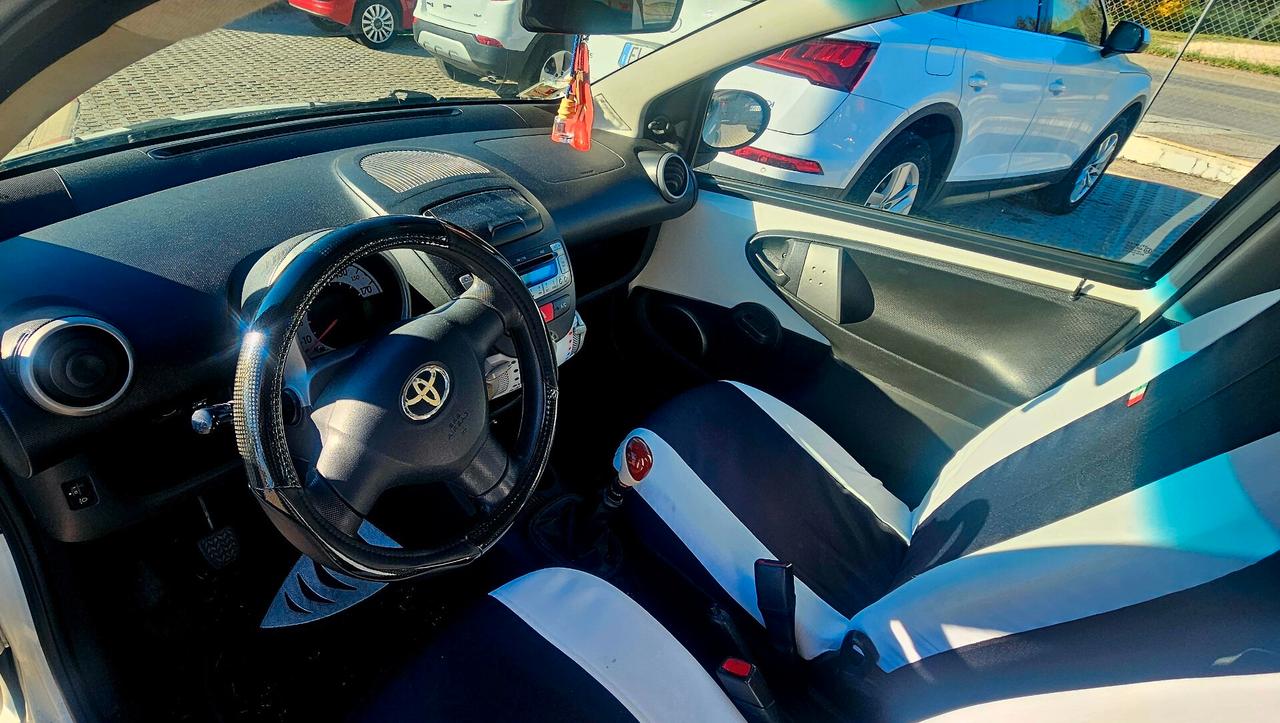 Toyota Aygo 1.0 12V VVT-i 5 porte Active Connect