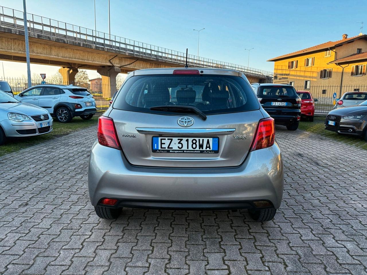 Toyota Yaris 1.3 5 porte TELECAMERA NAVIGA RADIO DIGITALE