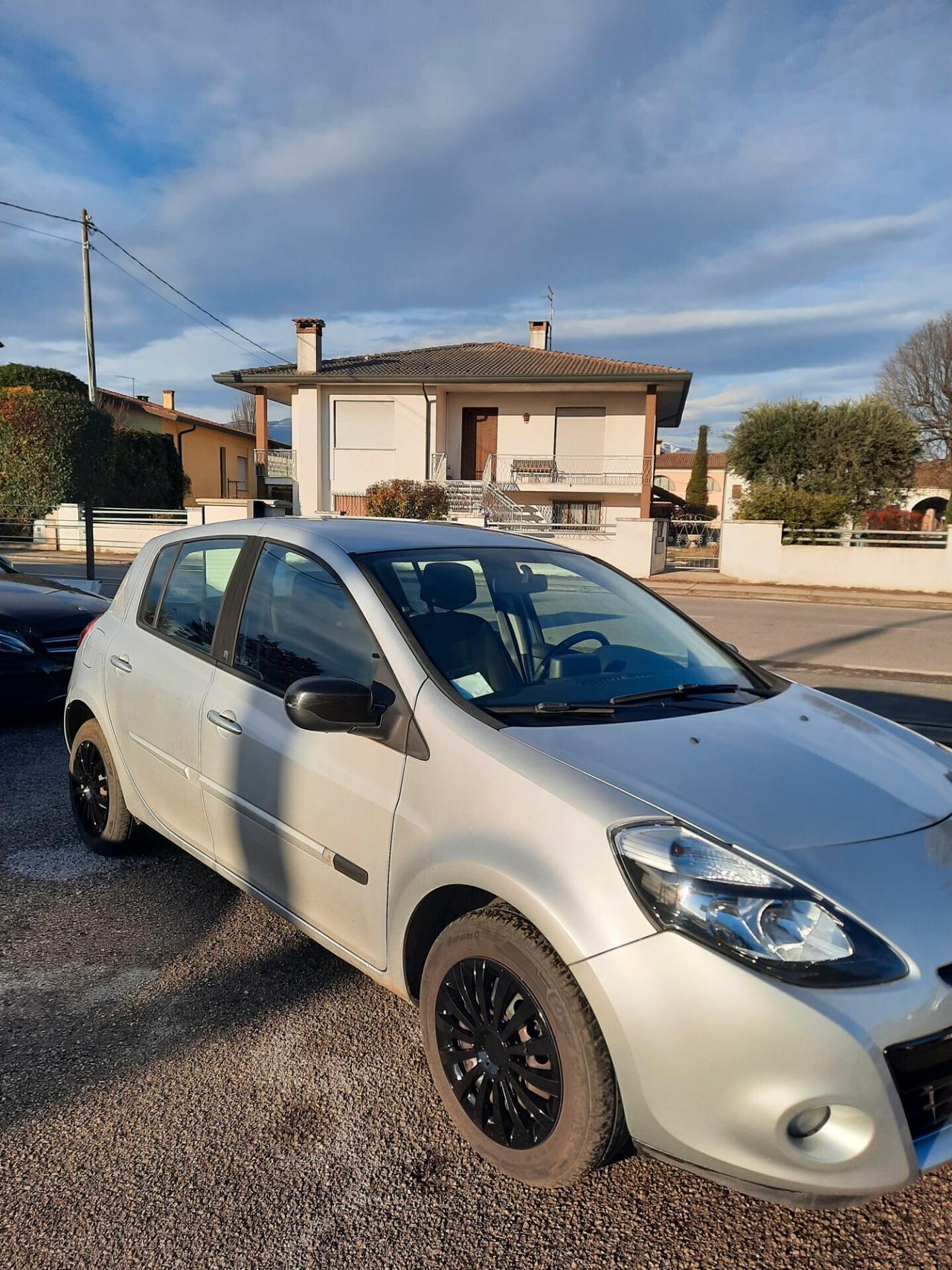 Renault Clio 1.2 16V 5 porte Dynamique OK NEOPATENTATI