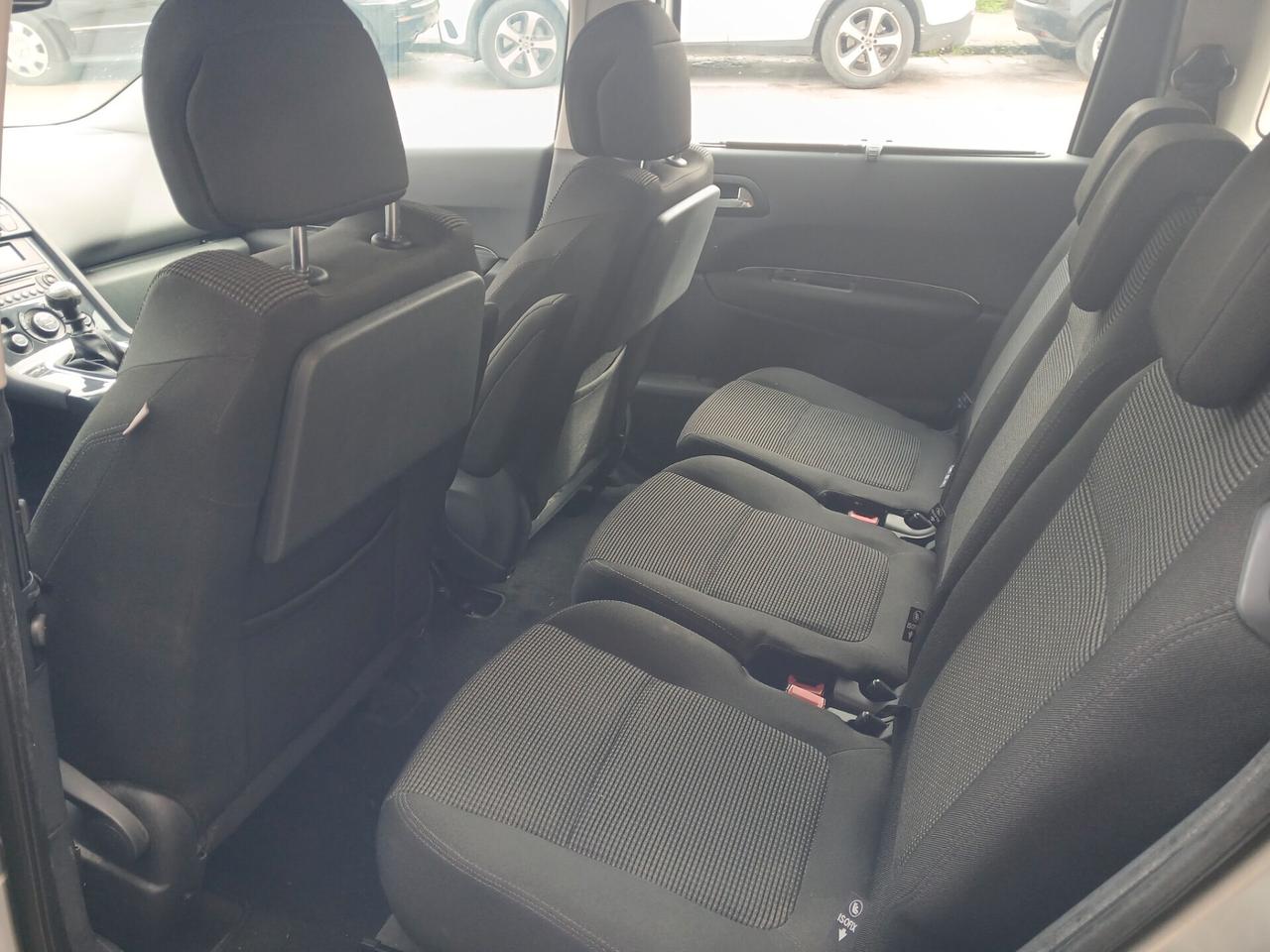 Peugeot 5008 1.6 HDi 7 POSTI