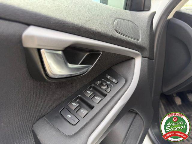 VOLVO V40 D2 Momentum Navi Led