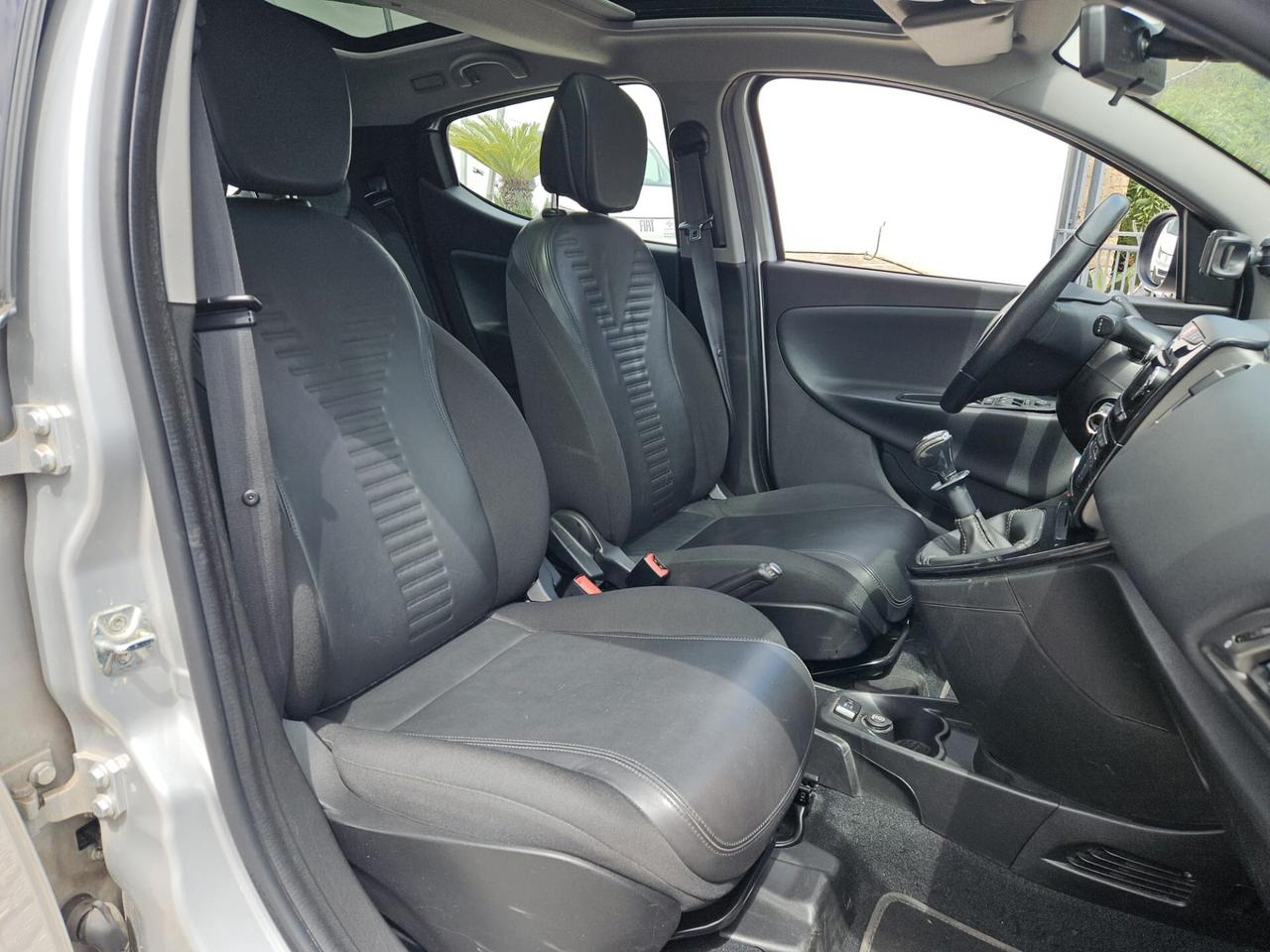 Lancia Ypsilon 0.9 TwinAir 85 CV 5 porte S&S Platinum