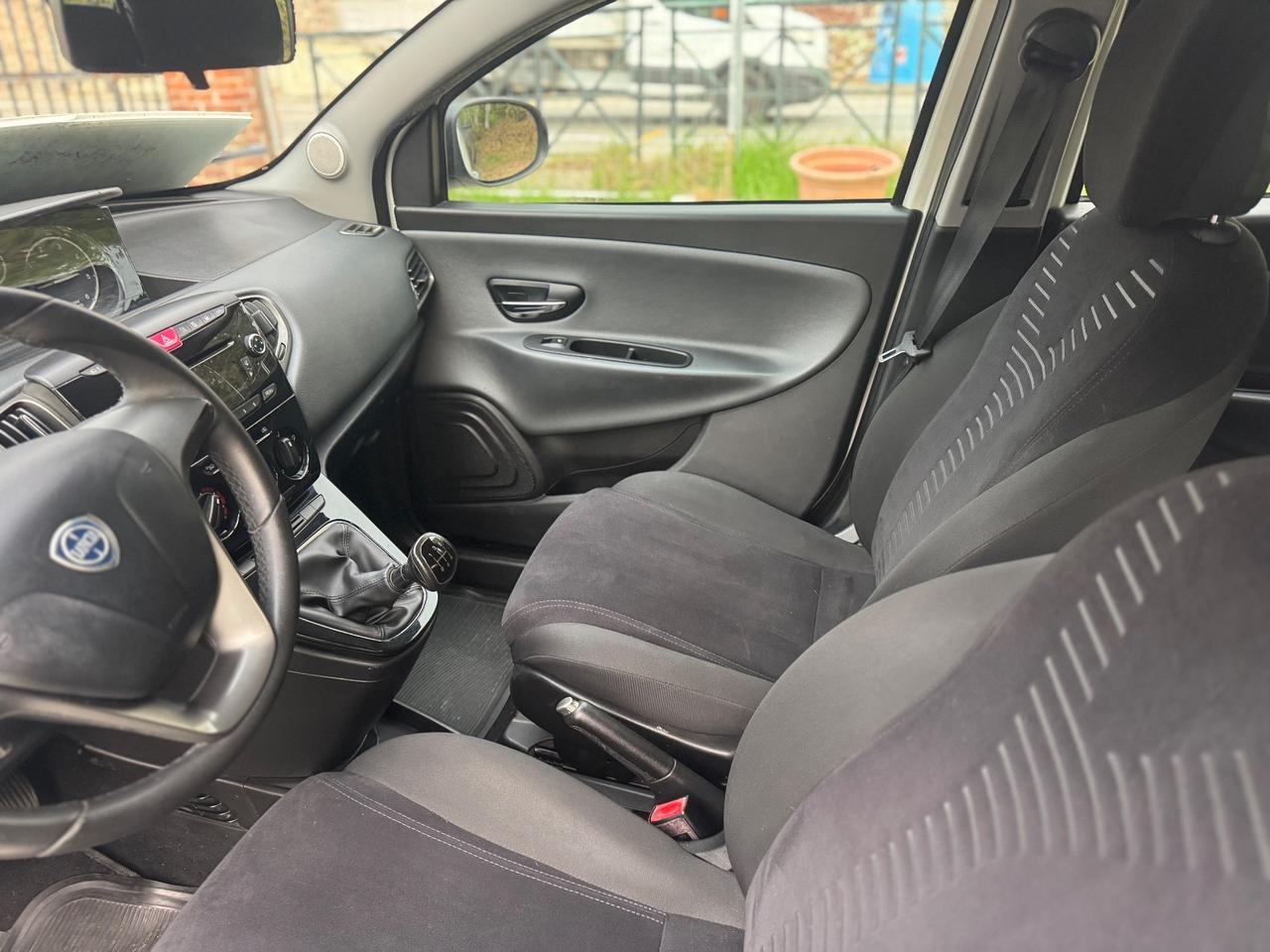 Lancia Ypsilon 1.3 MJT 5 porte neopatentati