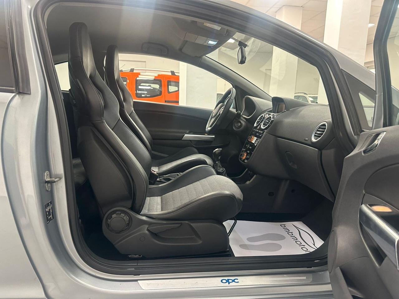 Opel Corsa 1.6 T 192CV 3 porte OPC
