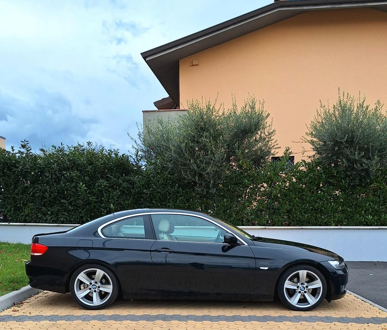 BMW 320i COUPè - 66.000km - PARI AL NUOVO