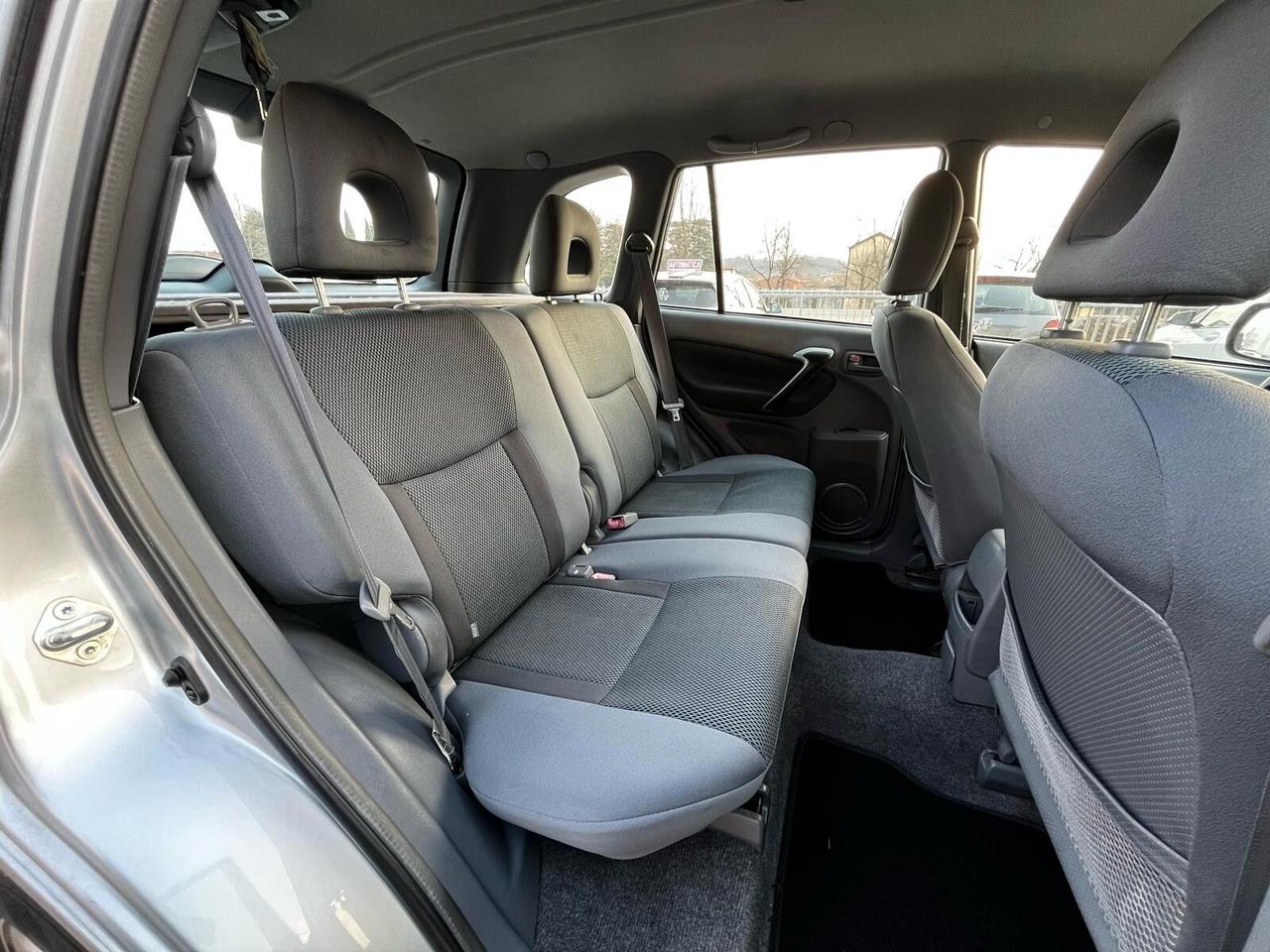 TOYOTA RAV 4 2.0 D-4D 5/P 4X4 SI A NEOPATENTATI