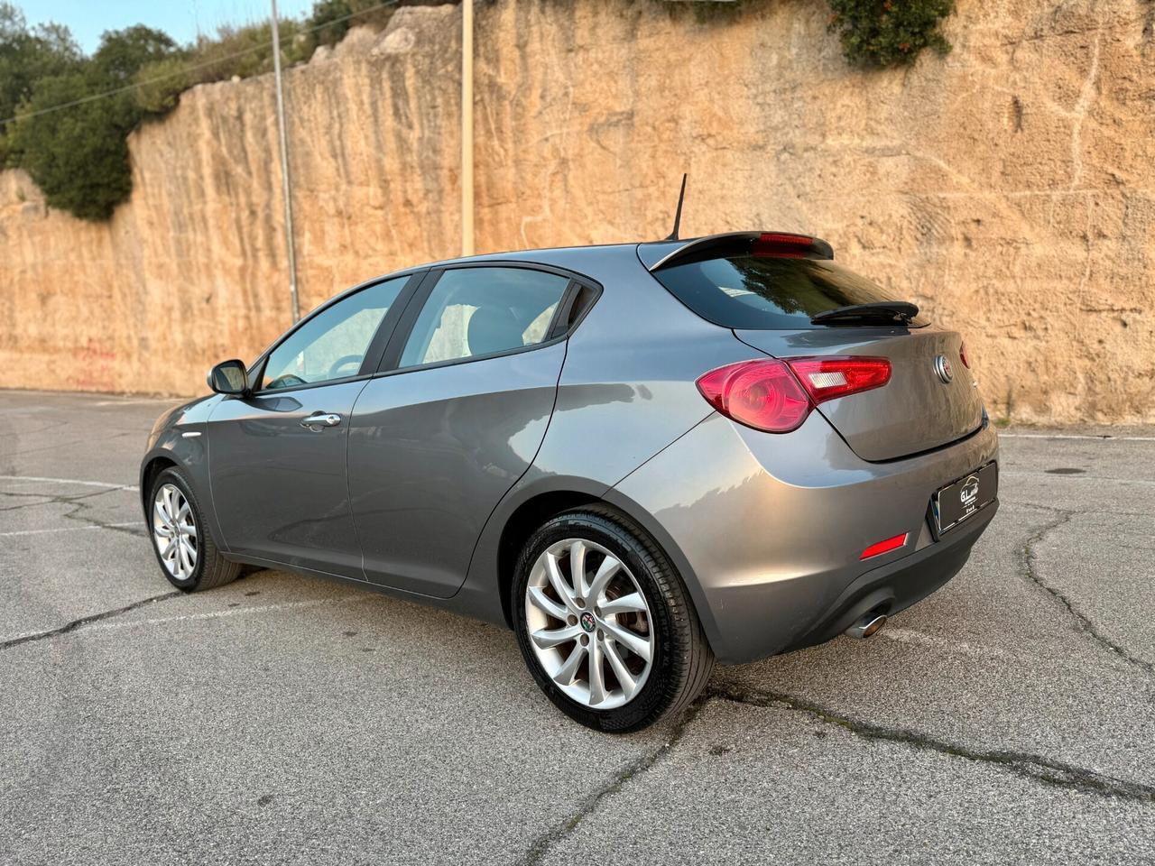 Alfa Romeo Giulietta/1.6 120CV/LED/17"/NEOPATENTATI
