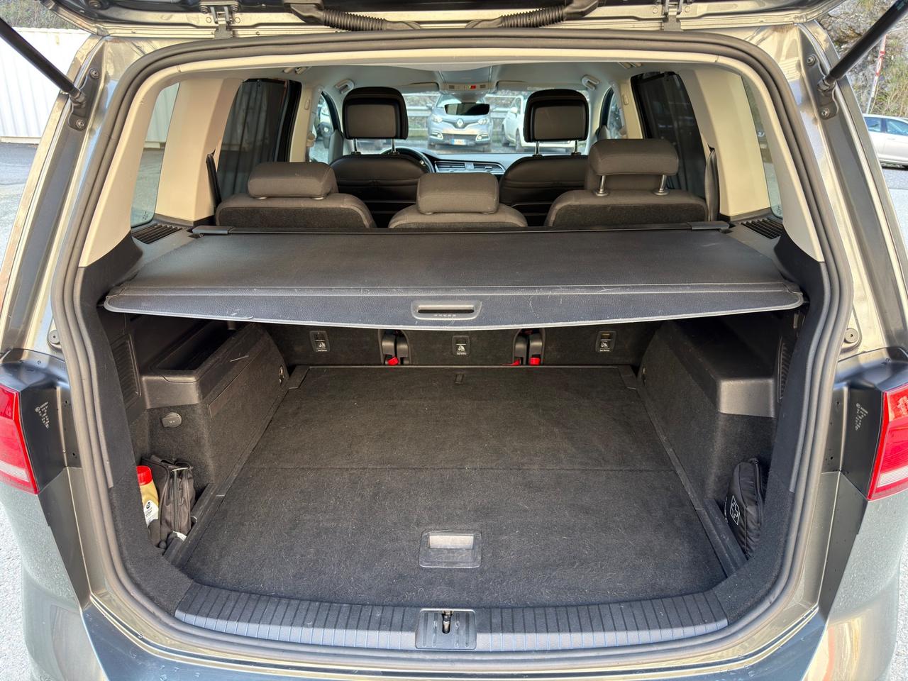 VOLKSWAGEN TOURAN 2.0 TDI 150cv DSG UN PROPRIETARIO