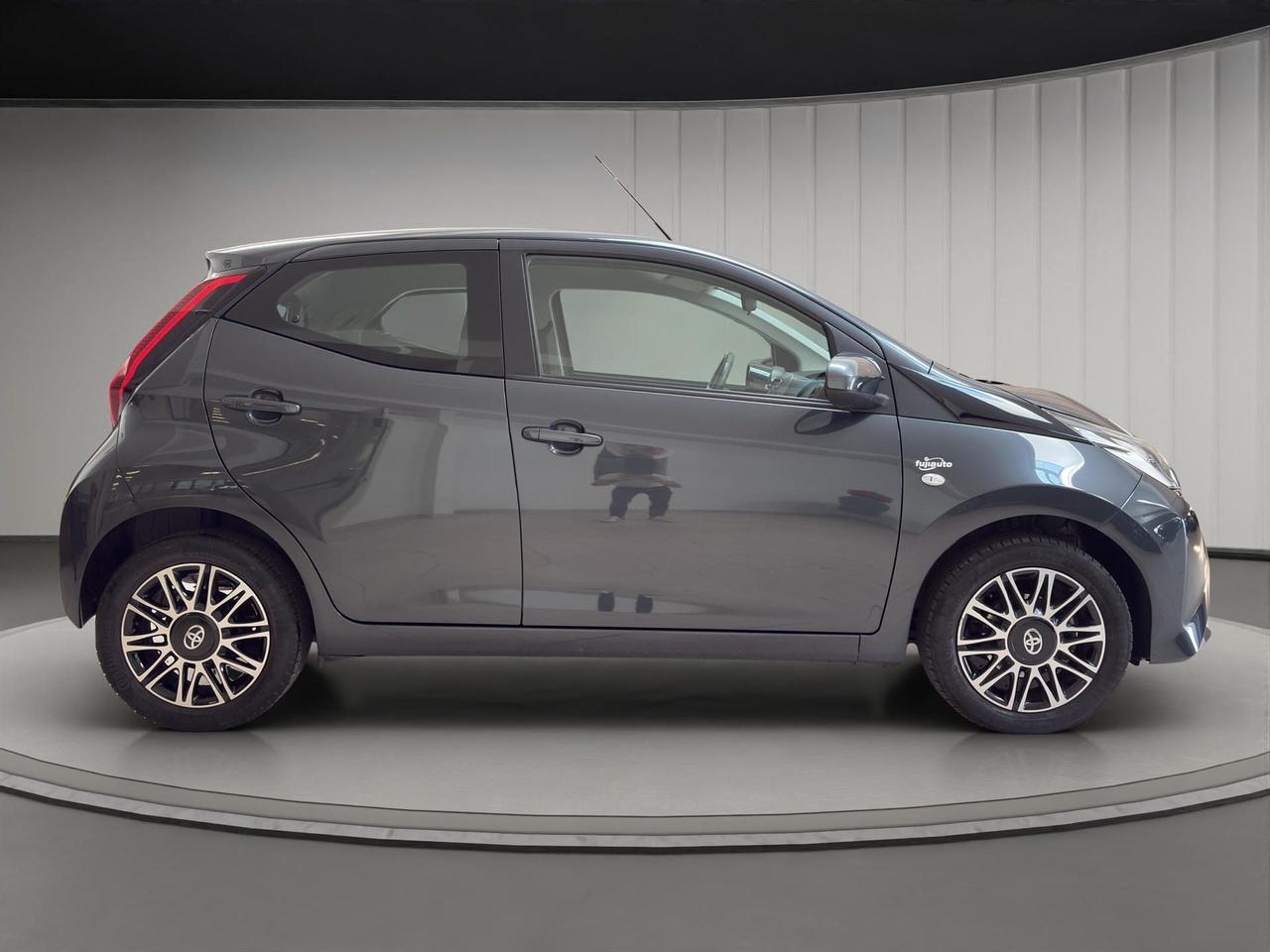Toyota Aygo 5p 1.0 x-play 72cv