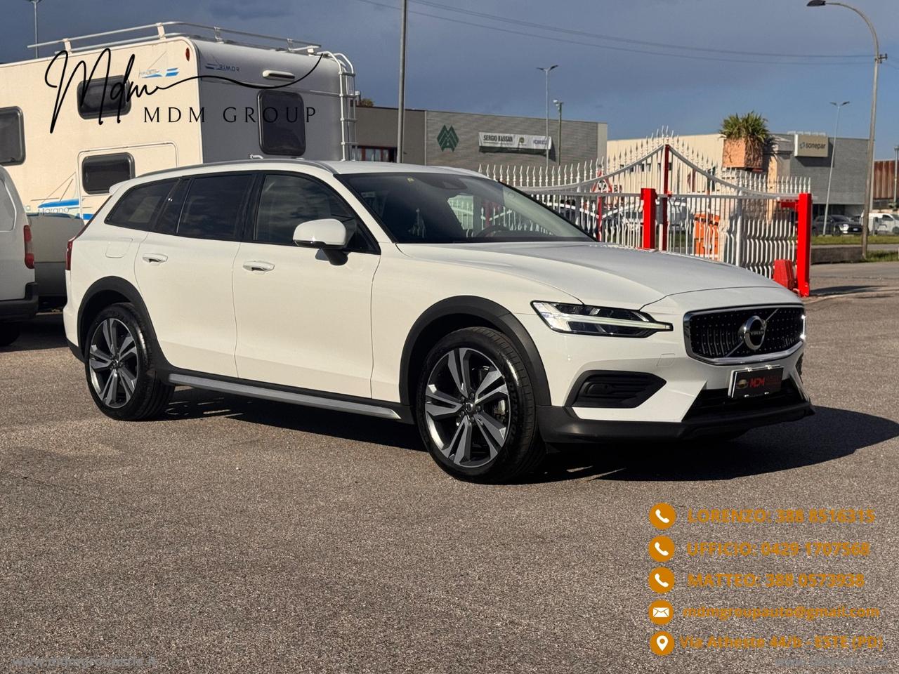 VOLVO V60 Cross Country B4
