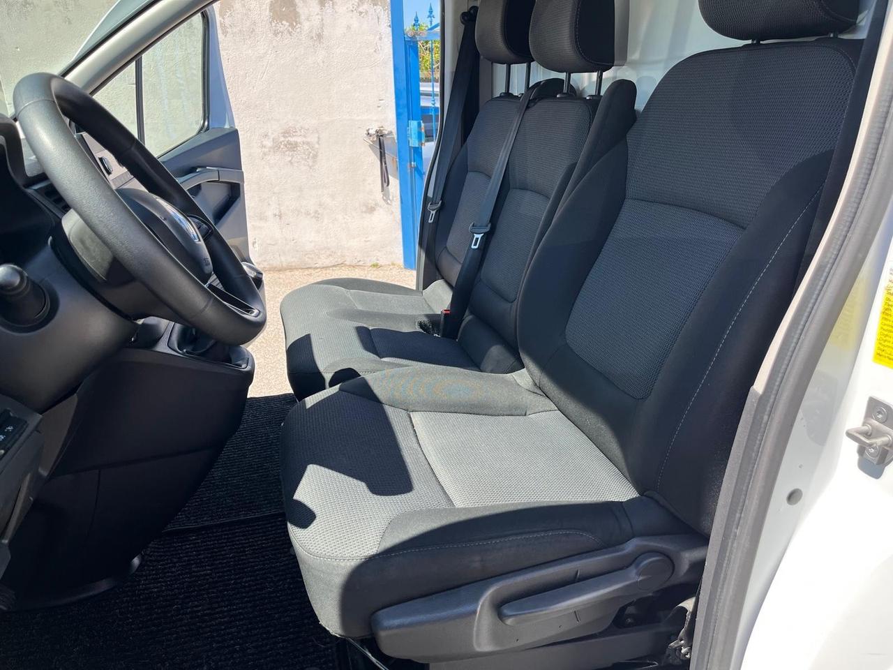 Renault trafic cargo-2.0 dci-2022