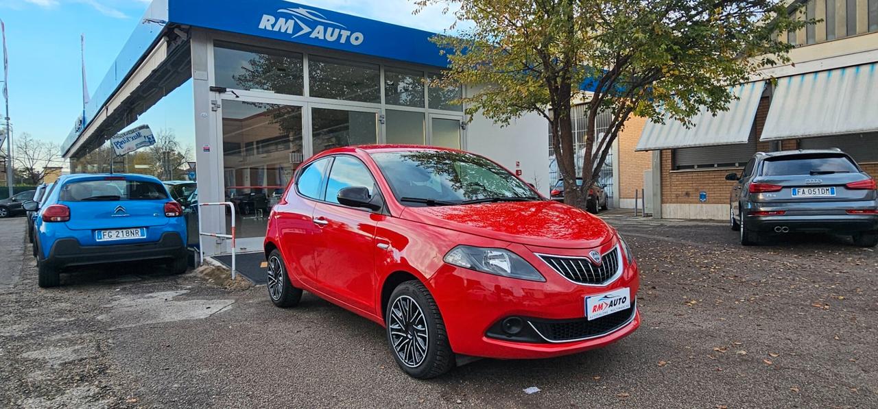 Lancia Ypsilon 1.0 benzina Hybrid