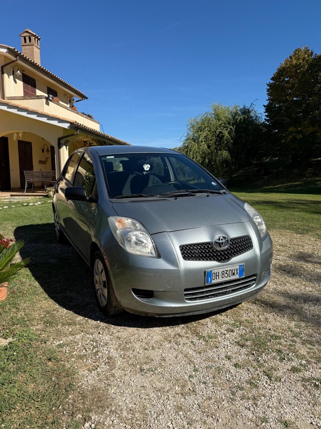 Toyota Yaris 1.0 5 porte Sol