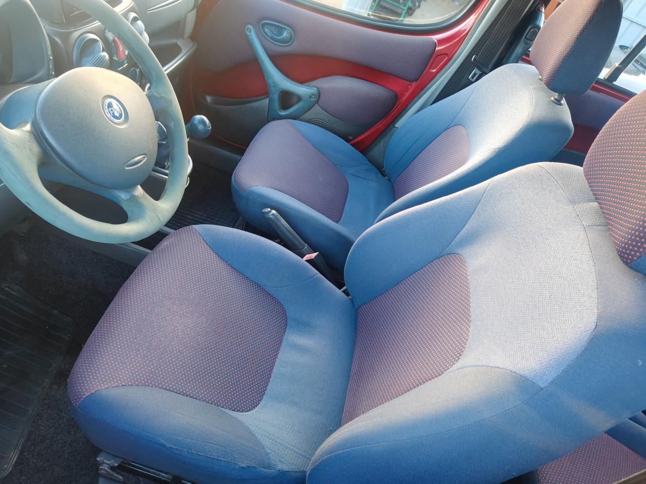 Fiat Doblo 1.9 JTD vetrato 5 posti