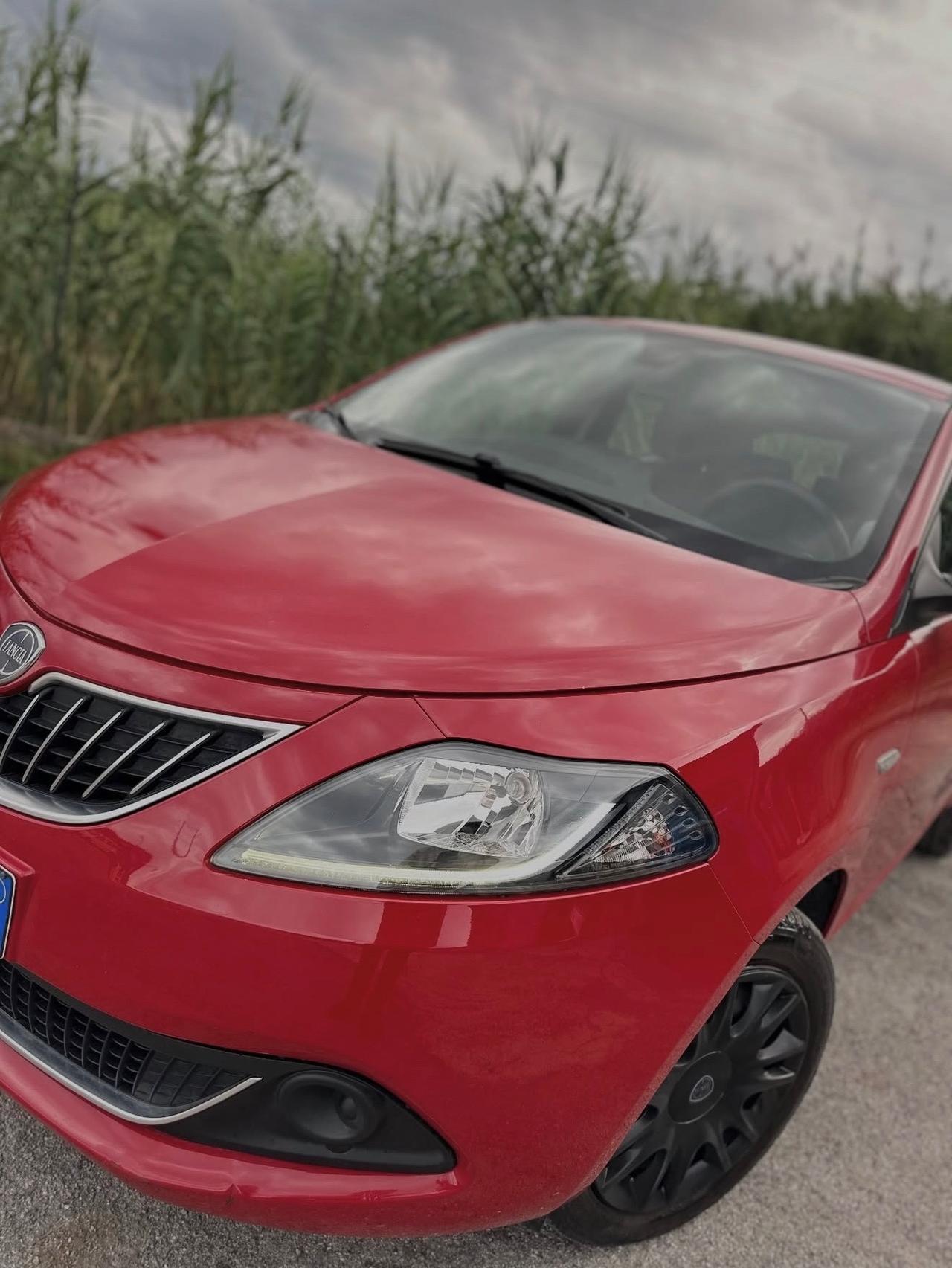 Lancia Ypsilon 1.0 FireFly 5 porte S&S Hybrid Silver