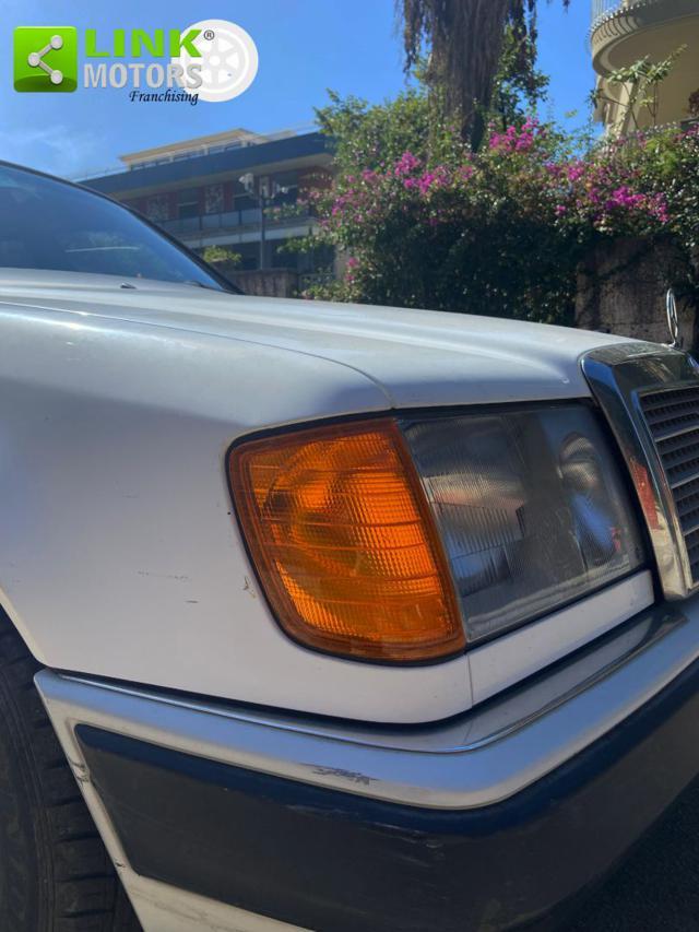 MERCEDES-BENZ 200 E 122 CV Berlina