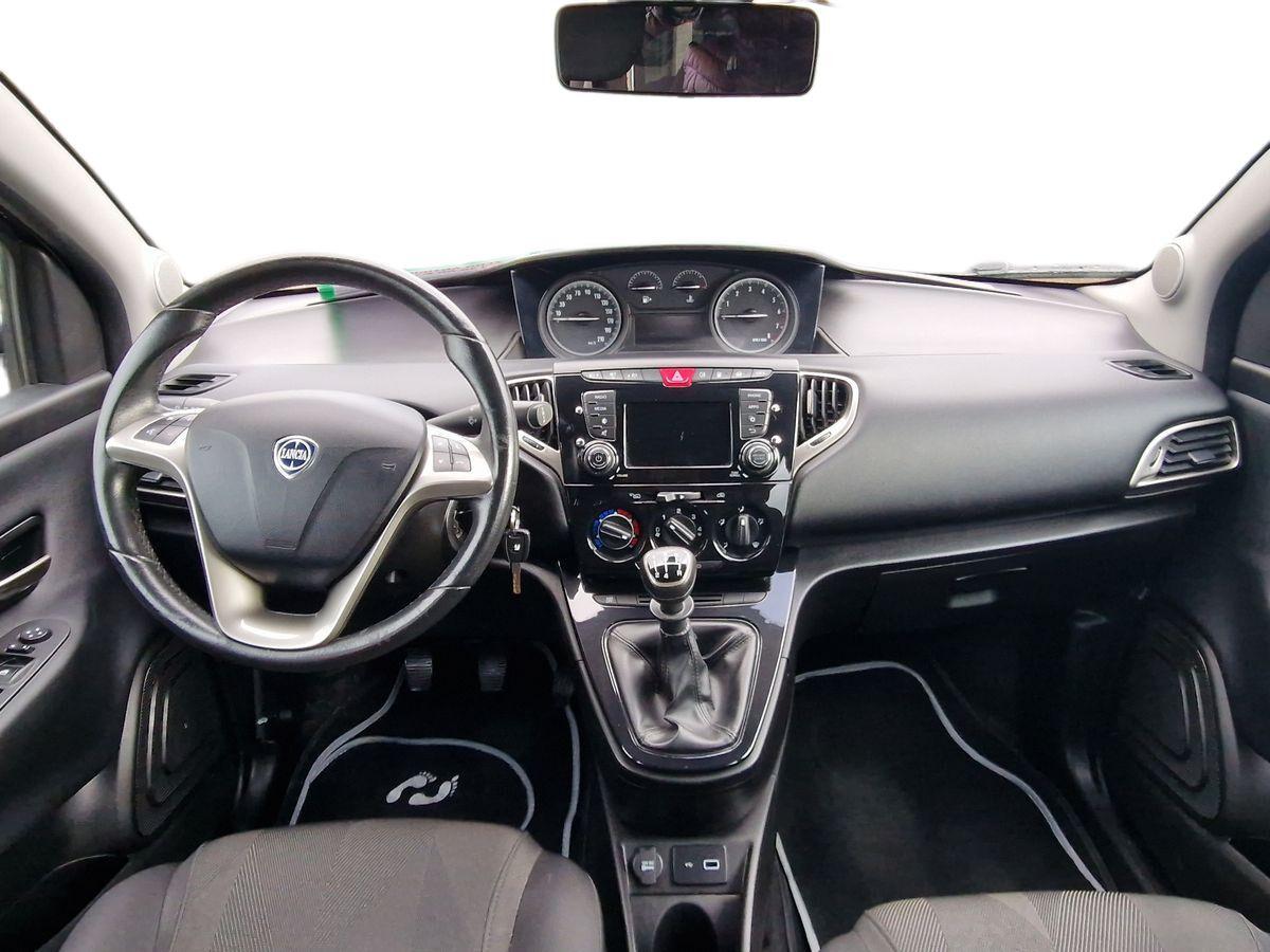 LANCIA YPSILON 1.2 B/GPL ECOCHIC GOLD