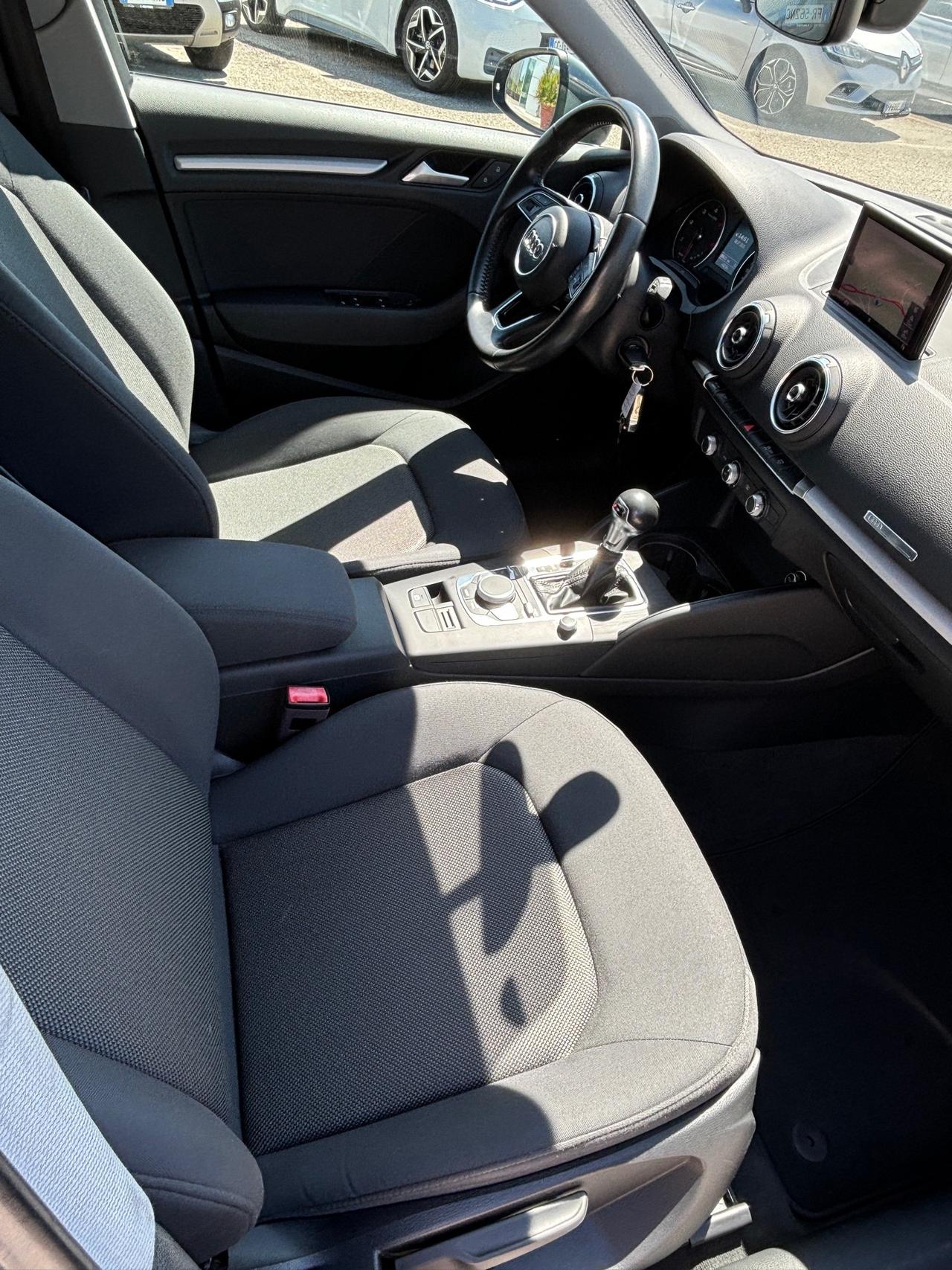 Audi A3 1.6 TDI S tronic Business - 2017