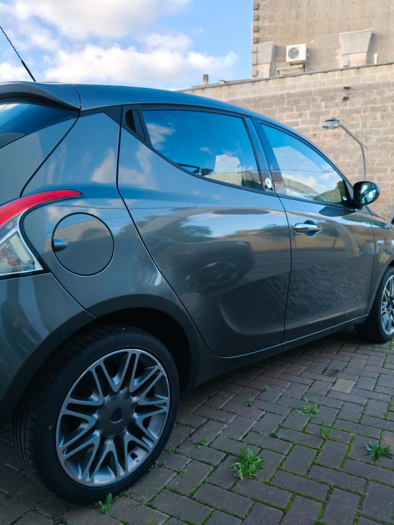 Lancia Ypsilon 1.2 69 CV 5 porte GPL Ecochic Elle