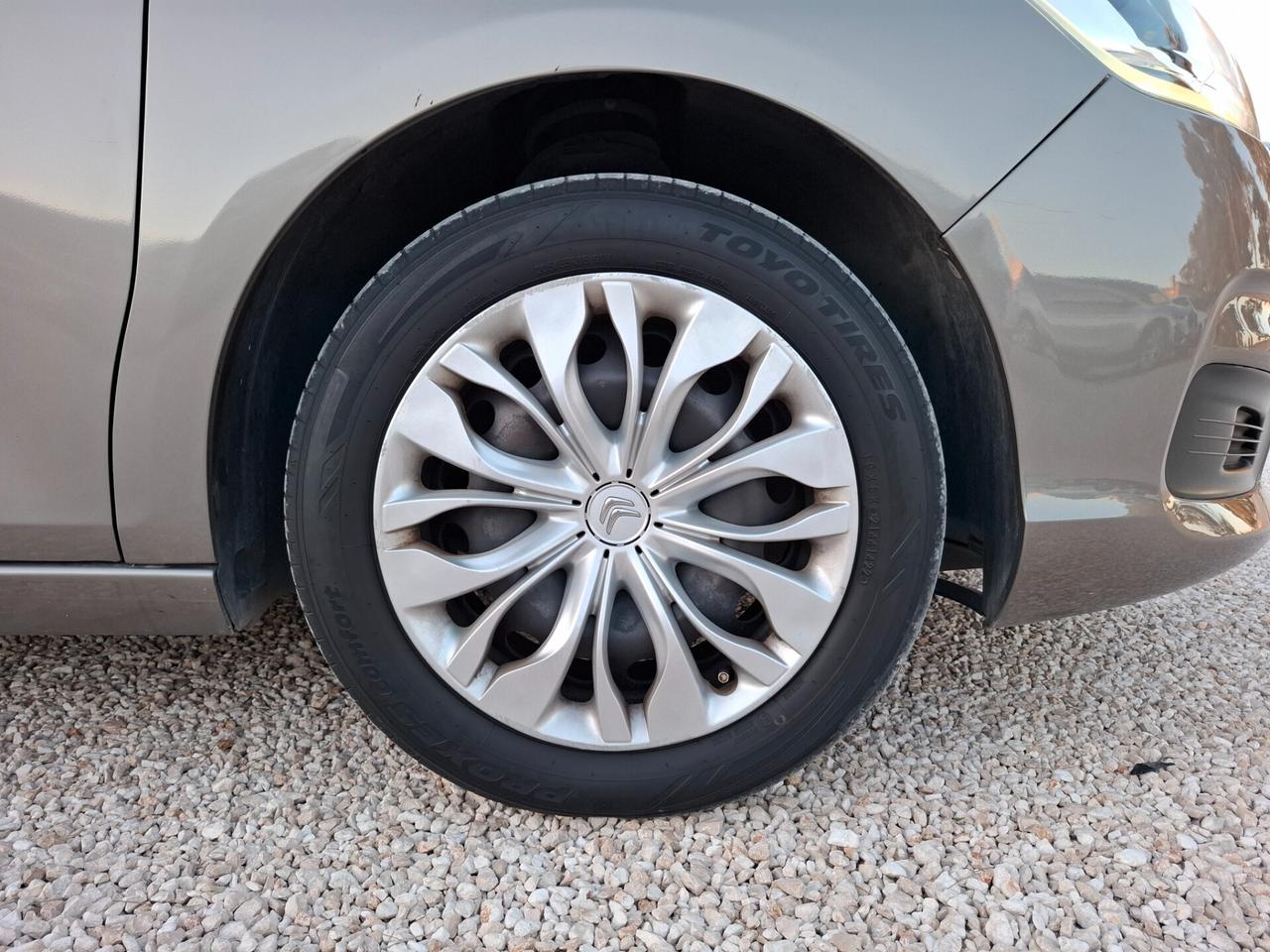 Citroen C4 1.6 HDi 90cv *NAVY-LED-PARK*